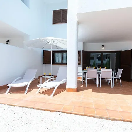 Апартаменты Modern 2br With Own Terrace & Pool Access *