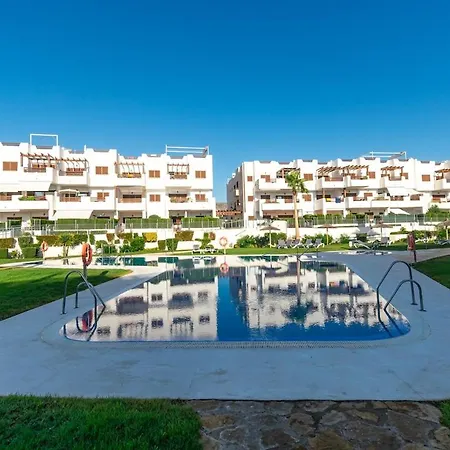 Modern 2br With Own Terrace & Pool Access Пульпи